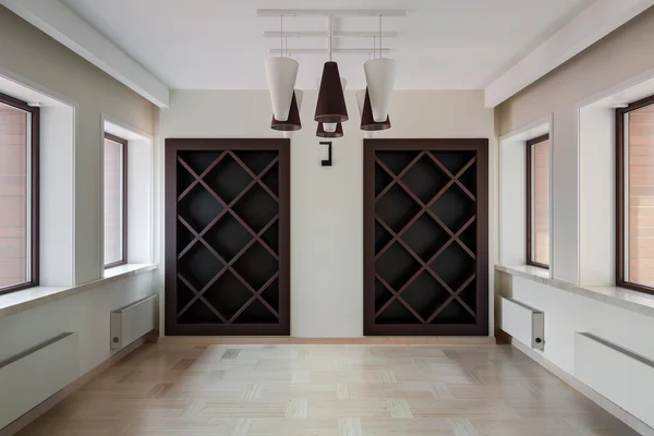 Interior of modern empty space with closet and windows — Stock Photo, Image