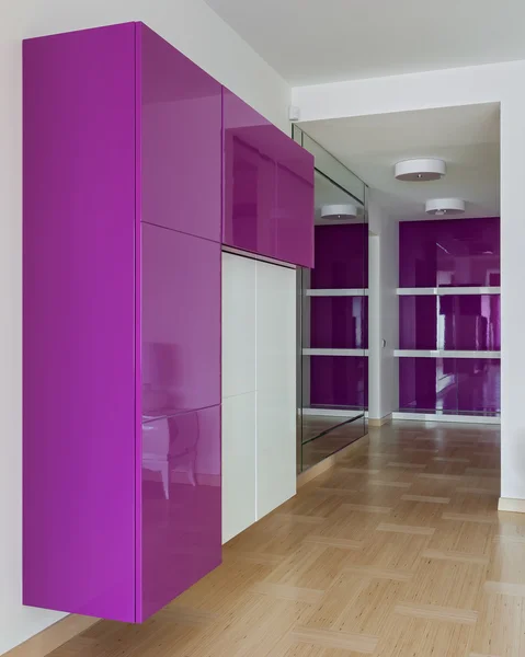 Innenraum der leeren Garderobe in rosa Farben — Stockfoto