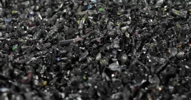 Draufsicht auf gebrauchte Batterien für Sortierung, Recycling und Nutzung. — Stockvideo