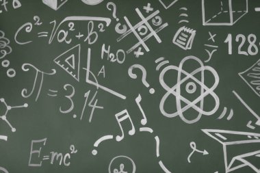 Okul kursundan alıntılarla dolu bir geçmiş. Formüller tebeşir tahtasına yazılır. Öğrenme konsepti. Okula geri dön.