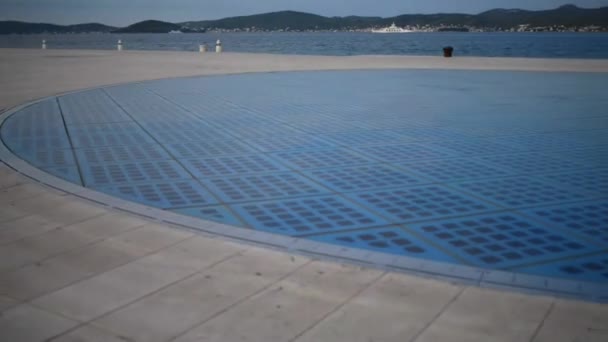 Sea organ est un objet architectural situé à Zadar, Croatie — Video