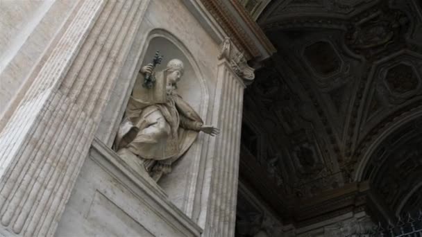 Påvliga basilikan i Peterskyrkan i Vatikanen, Rom, Italien — Stockvideo