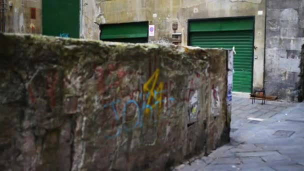 Old streets in Genoa, Italy, close to port — Stock Video