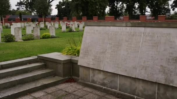 Memorial dos soldados do Exército Vermelho em Malbork, Polônia — Vídeo de Stock