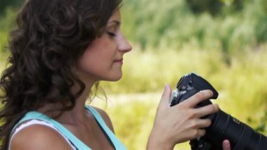 fotoğraf makinesi portre sevimli genç tutan eller