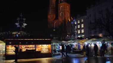 Noel pazarı, Krakow, Polonya'nın ana Meydanı.