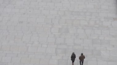 Yürüyen turist havadan görünümü