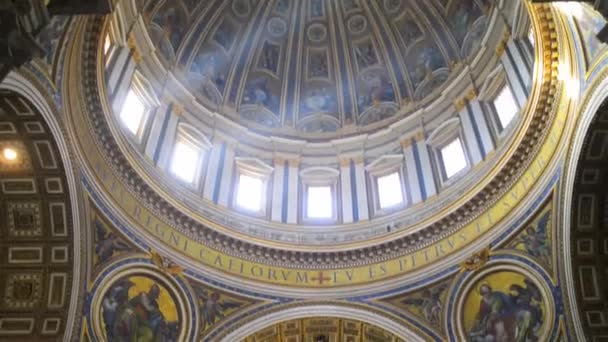 Basílica Papal de San Pedro en el Vaticano, Roma, Italia — Vídeo de stock