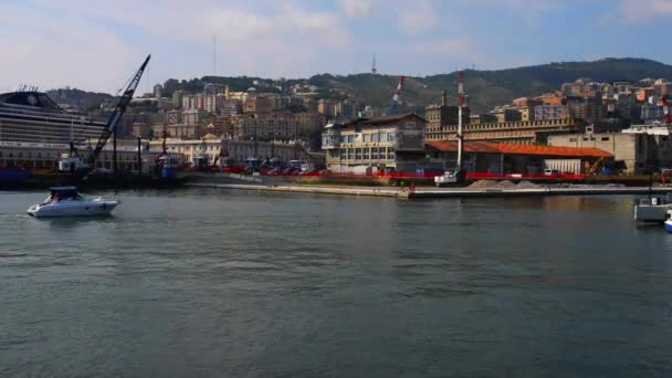 Port de Gênes sur la mer Méditerranée — Video