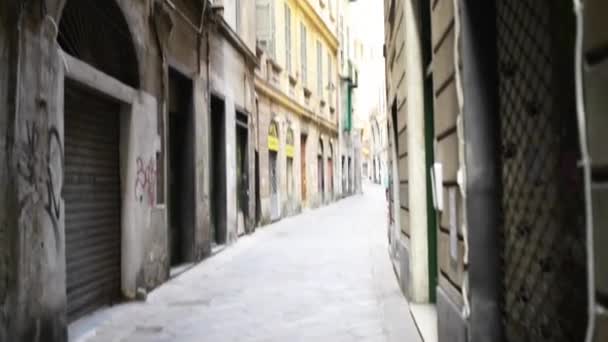 Old streets in Genoa, Italy, close to port — Stock Video