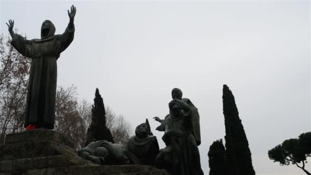 Памятник св. Франциску Ассизскому в Риме, Италия — стоковое видео