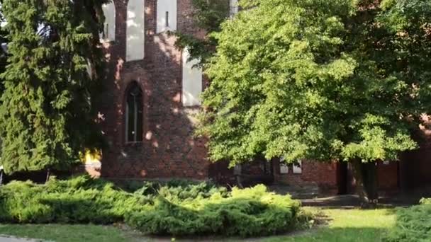 Kyrkan av Sts. Bartholomew i Paslek, Polen — Stockvideo