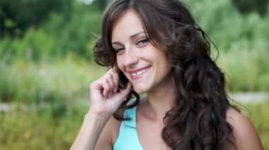 cep telefonunuzda bir güzel kadın