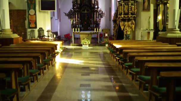 Igreja dos Santos. Indústria metalúrgica em Paslek, Polonia — Vídeo de Stock