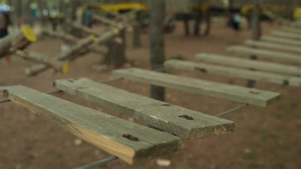 Girl climbing in adventure park — Stock Video