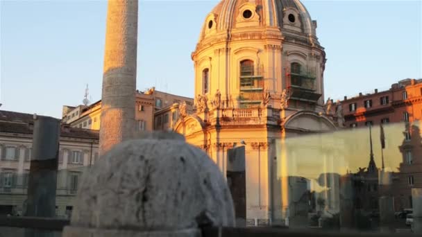 Trajans sloupec a Basilica Ulpia v Římě, Itálie — Stock video