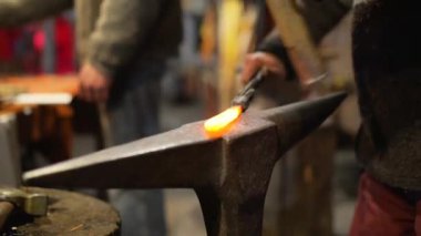 Smith kızgın bıçağı var.