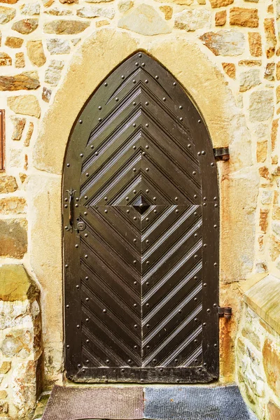 Oude houten deur in oude prachtig gebouw — Stockfoto