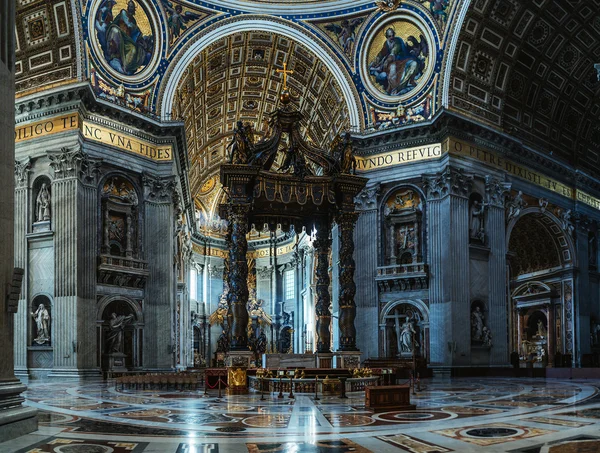 Papal Basilica of St. Peter in Vatican, Rome, Italy — Stock Photo, Image