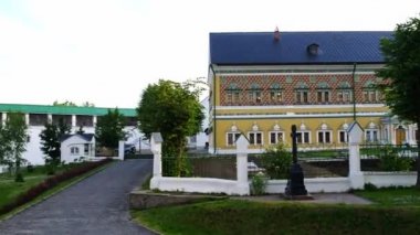 Bir anne, Sergiev Posad Smolensk kilise kutsal kişilerin resmi