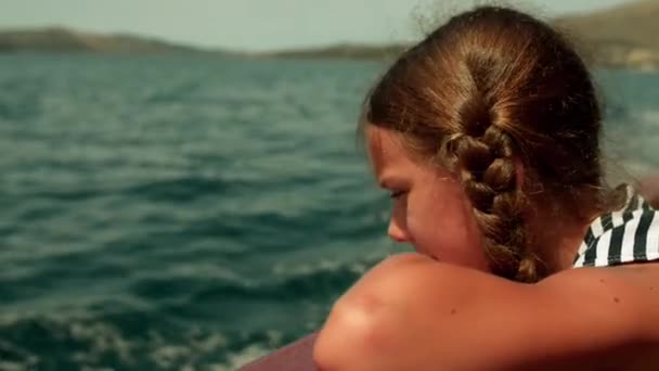 Little girl swimming on a yacht — Stock Video