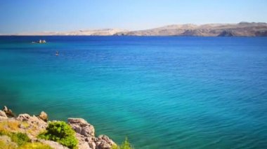 Hırvat Adriyatik Denizi kıyısında