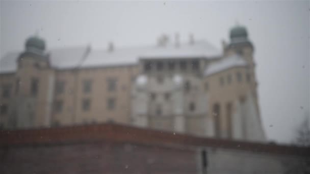 Nieve invernal en Wawel en Cracovia, Polonia — Vídeo de stock