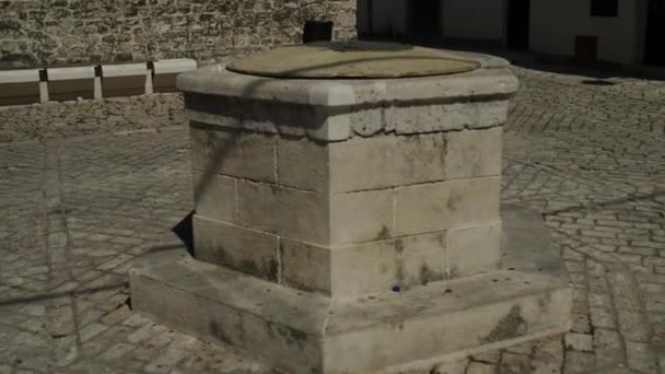 ニンの町の古い井戸 — ストック動画