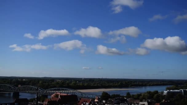 Torun ist eine Stadt in Nordpolen am Weichselfluss — Stockvideo