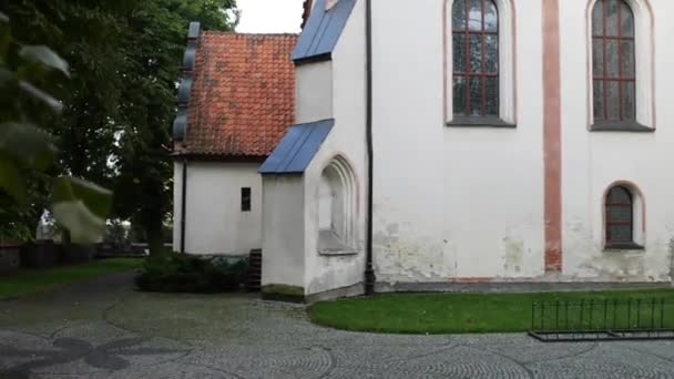 Iglesia de la Inmaculada Concepción en Nidzica, Poand — Vídeo de stock