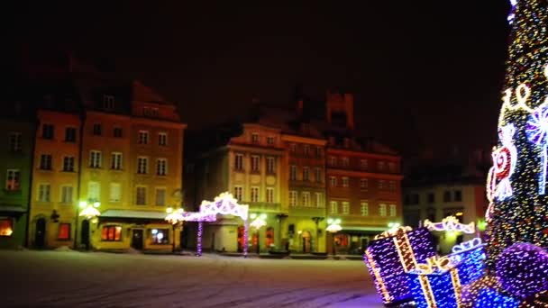 Weihnachtsbaum in der Nähe des Burgplatzes, Warschau, Polen — Stockvideo