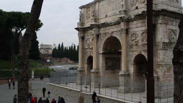 Koloseum nebo Flaviovský amfiteátr v Římě — Stock video