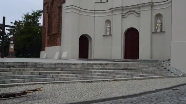 Kostel Nanebevzetí Panny Marie a St. Anthony, Hnězdno — Stock video