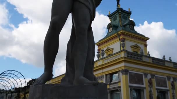 Sculptures in park of Wilanow Palace, Warsaw — Stock Video