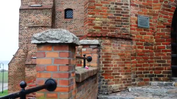 Water poort en de graanschuur in Grudziądz — Stockvideo