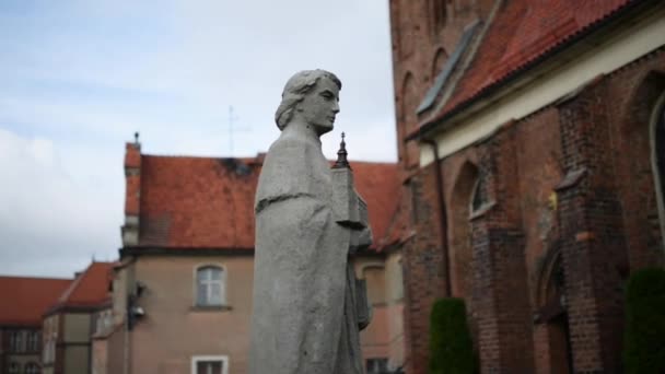 Monumento a los constructores de la Iglesia John B., Gniezno — Vídeo de stock