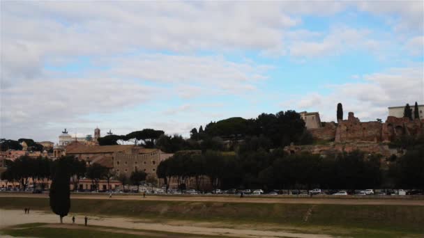 Santi Luca e Martina est une église de Rome — Video