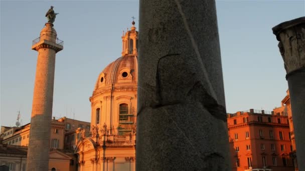 Trajans sloupec a Basilica Ulpia v Římě, Itálie — Stock video