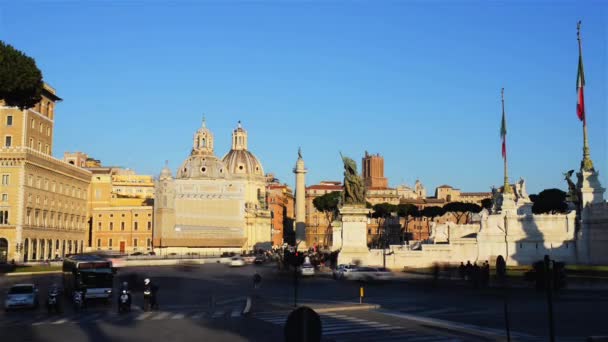 Piazza Venezia è il fulcro centrale di Roma — Video Stock