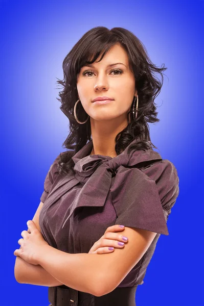 Gyönyörű sötét hajú fiatal nő portréja — Stock Fotó