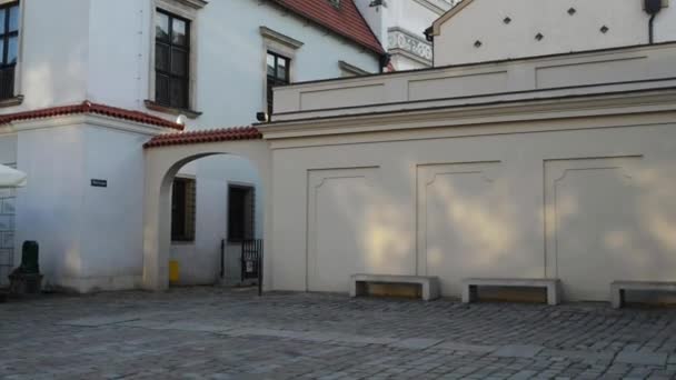 El casco antiguo de Poznan es el barrio más céntrico de la ciudad de Poznan, en el oeste de Polonia, que cubre la zona de la ciudad medieval de Poznan, antiguamente amurallada. Se llama Stare Miasto en polaco . — Vídeo de stock