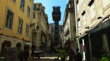 Santa Justa Carmo Lift, olarak da bilinir kaldırın, Lizbon, Portekiz bir asansör olduğunu. Rua de Santa Justa sonunda yer alan alt daha yüksek Largo ile Baixa sokaklarında yakınındaki Carmo yapmak.