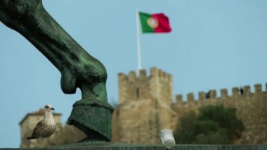 Odak transfer: Sao Jorge kalesidir tarihi merkezinin Lizbon Portekizce şehir ve Tagus Nehri manzaralı bir komut verme tepenin işgal Mağribi Kalesi.