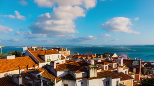 Timelapse 4k: Panorama Lizbony. Lizbona jest stolicą Portugalii. To kontynentalnej Europy Zachodniej stolicy. Lizbona leży w zachodnich wybrzeży Półwyspu Iberyjskiego na Ocean Atlantycki i rzekę Tag. — Wideo stockowe