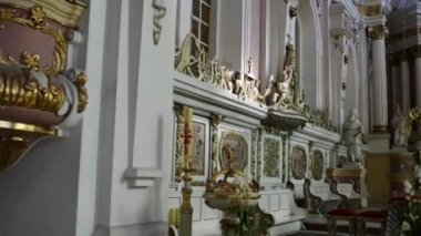 Poznan, Polonya - 25 Eylül 2015: Poznan, Polonya genellikle Bernardine Kilisesi - Barok kilise ve bitişik Manastırı olarak adlandırılan St. Francis Seraphic Kilisesi bulunmaktadır sokak Garbary 22.