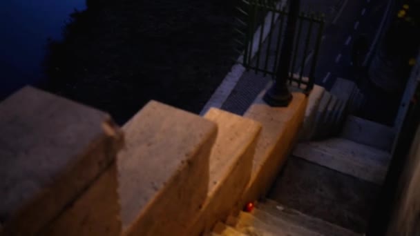 Понте Витторио Эмануэле II - мост через Тибр в Риме, Италия, архитектор Эннио Де Росси, соединяет исторический центр Рима с Рионе Борго и Ватиканом, рядом с римским Понс Фавонианом. — стоковое видео