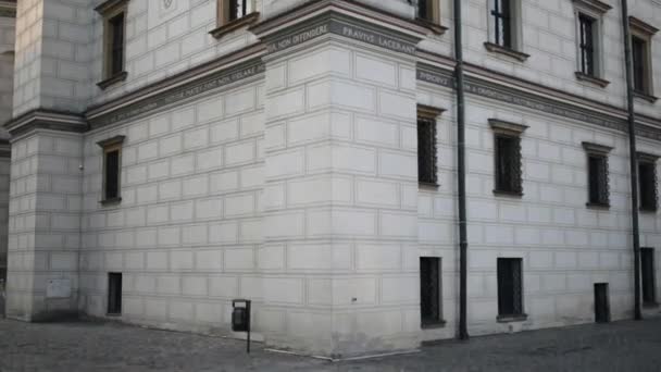 Poznan stadhuis of Ratusz is historisch gebouw in Poznan Lubusz, gelegen in centrum van het oude marktplein. Het gebruikt om te dienen als zetel van de lokale regering tot 1939, en huist nu museum. — Stockvideo