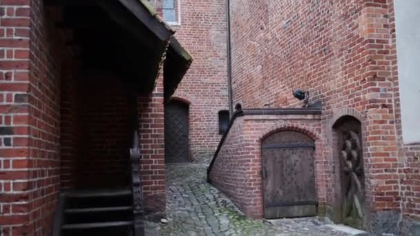 A Lovagrend Malbork Castle a terület a világ legnagyobb várára. Építette a Marienburg, Poroszország a teuton lovagok, formában, egy Ordensburg-erőd. — Stock videók