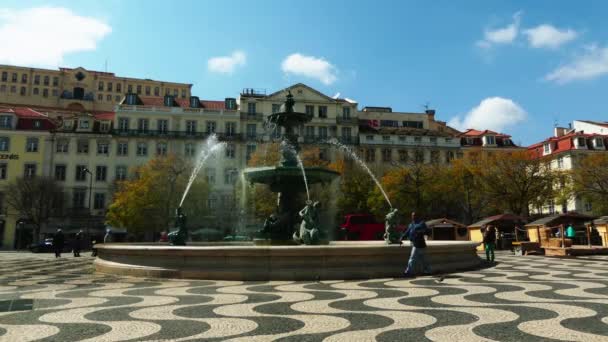 4 k Rossio Meydanı Pedro IV Meydanı şehir Lizbon, Portekiz popüler adıdır. Lizbon Pombaline şehir merkezinde yer alır ve onun ana kareler orta çağlardan beri olmuştur. — Stok video