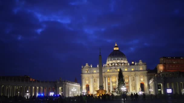 Time-lapse: Papal Basilica of St. Peter in the Vatican, or simply St. Peters Basilica, is an Italian Renaissance church in Vatican City, the papal enclave within the city of Rome, Italy. — Stock Video